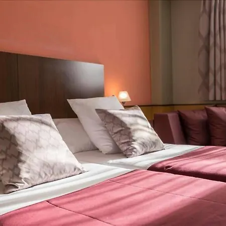 Habitacion Con Dos Camas En Hotel Ronda Lesseps