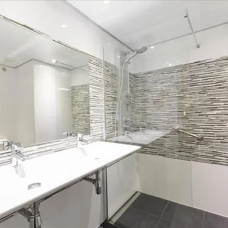 Habitacion Con Dos Camas En Hotel Ronda Lesseps Дом отдыха Барселона
