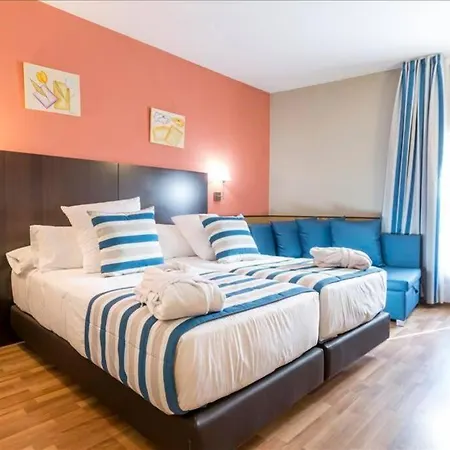 Habitacion Con Dos Camas En Hotel Ronda Lesseps Дом отдыха Барселона