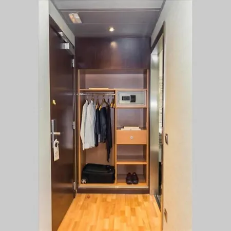 Дом отдыха Habitacion Con Dos Camas En Hotel Ronda Lesseps Барселона