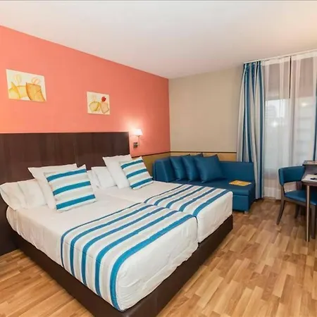 Habitacion Con Dos Camas En Hotel Ronda Lesseps Дом отдыха