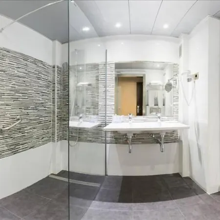 Holiday home Habitacion Con Dos Camas En Hotel Ronda Lesseps Barcelona