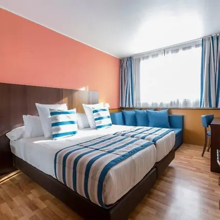 Дом отдыха Habitacion Con Dos Camas En Hotel Ronda Lesseps