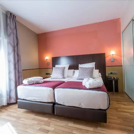Habitacion Con Dos Camas En Hotel Ronda Lesseps