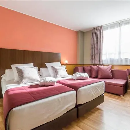 Habitacion Con Dos Camas En Hotel Ronda Lesseps Holiday home